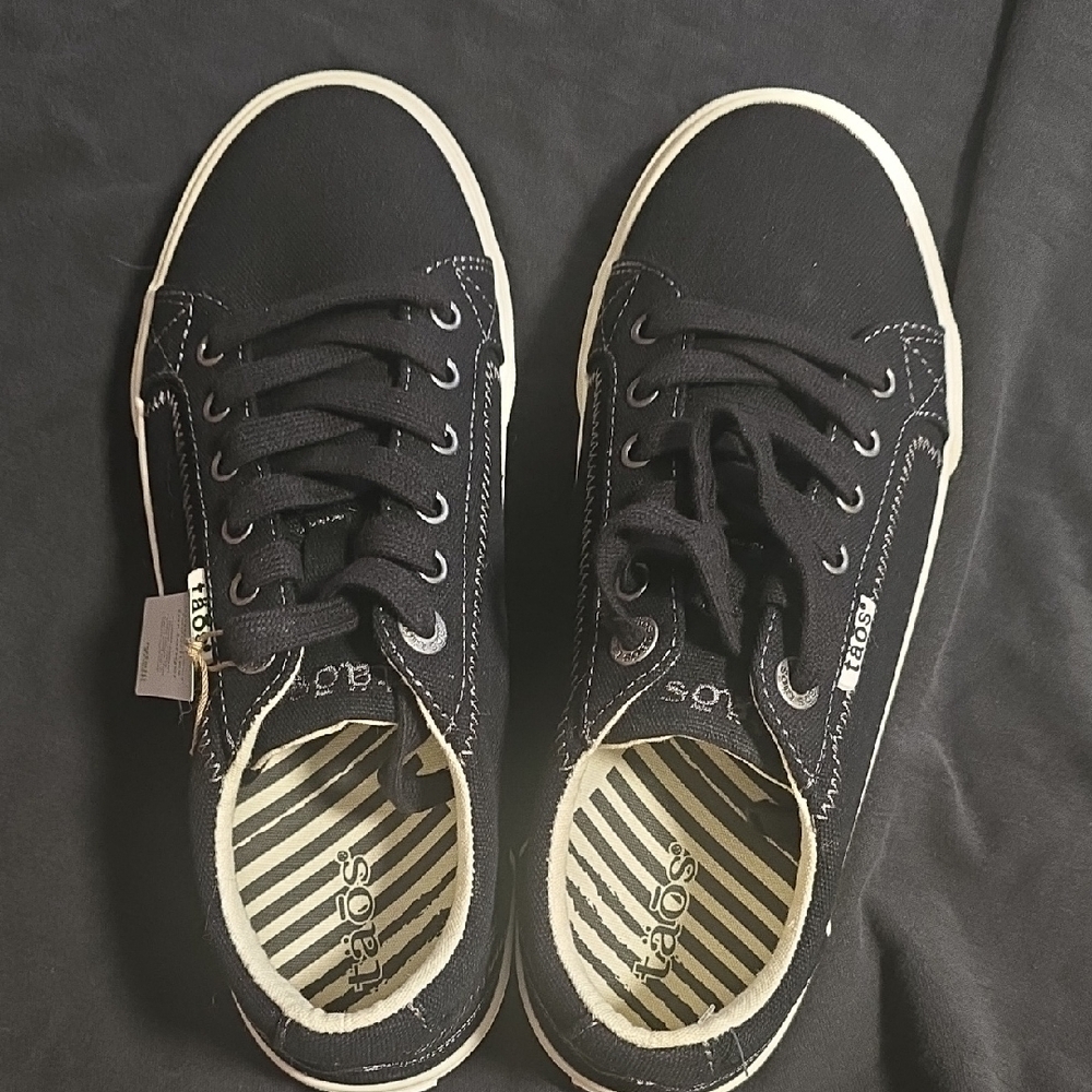Taos Footwear Black Sneakers Classic Style